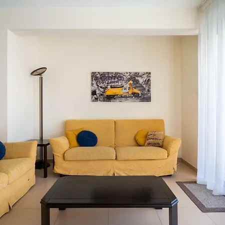 Cozy & Stylish - 2bd - Central Area & Parking * لارنكا