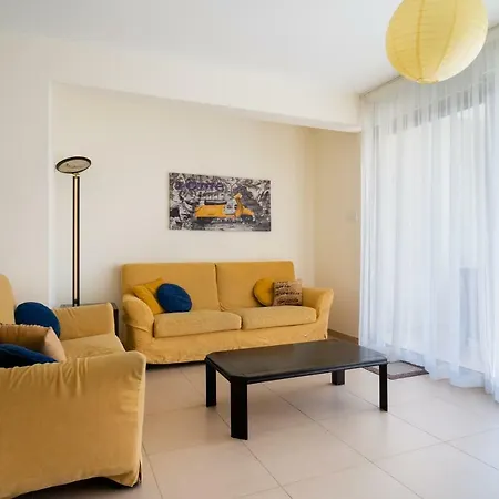 Cozy & Stylish - 2bd - Central Area & Parking Appartement