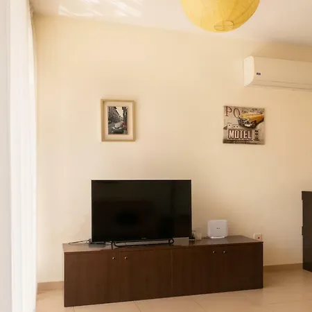 Cozy & Stylish - 2bd - Central Area & Parking * لارنكا