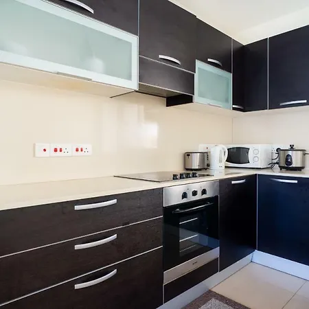 Cozy & Stylish - 2bd - Central Area & Parking Appartement