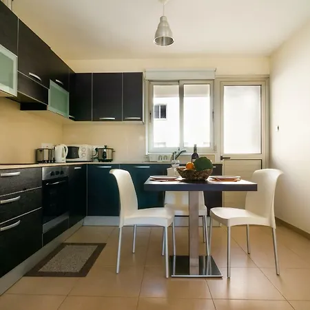 Lägenhet Cozy & Stylish - 2bd - Central Area & Parking